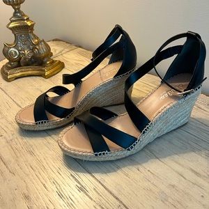 Like New Charles David 9.5 Espadrille open toe sandals. Size 9.5. Worn once!